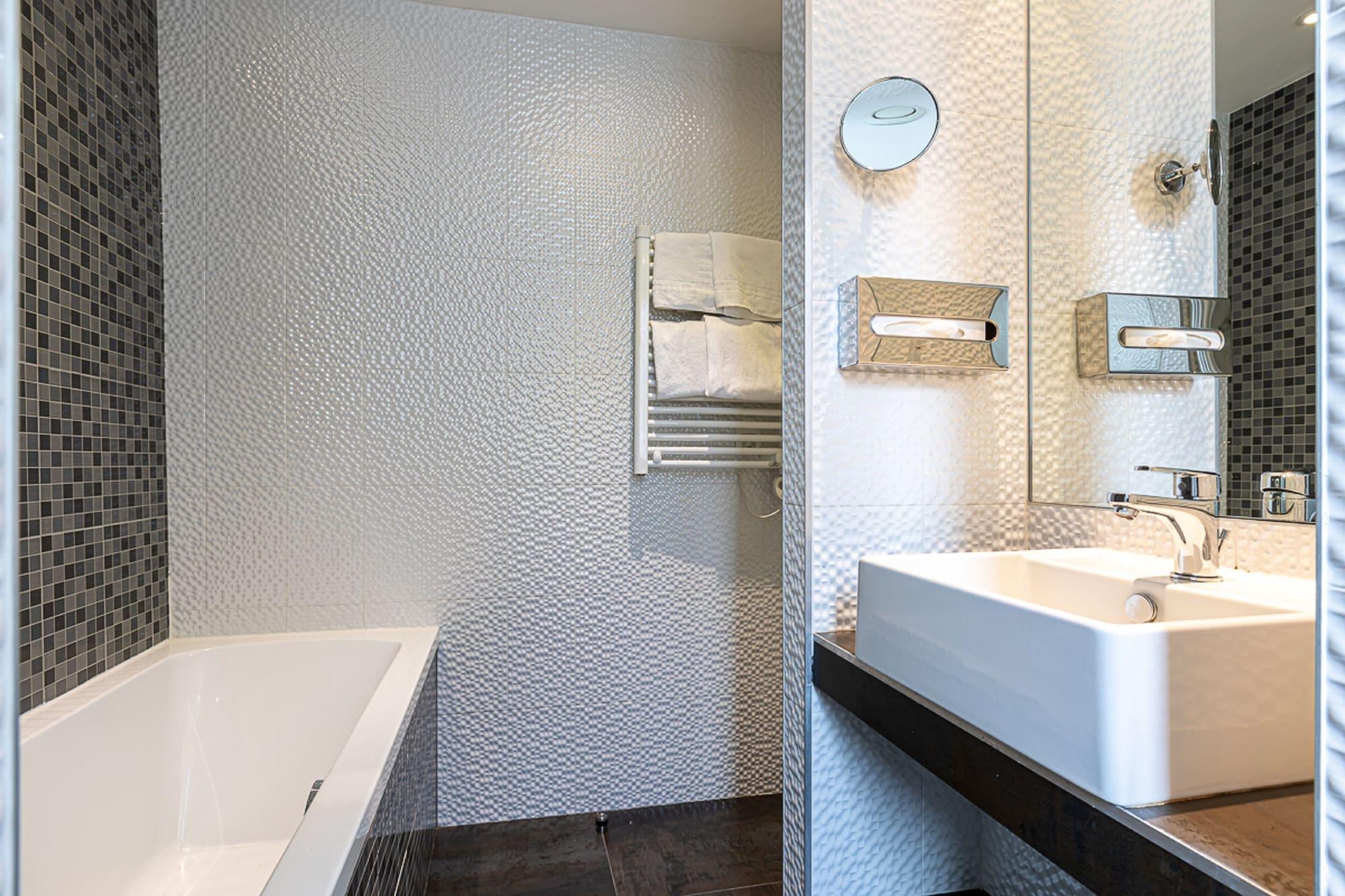 Trianon Gare De Lyon Hotel Париж Екстериор снимка